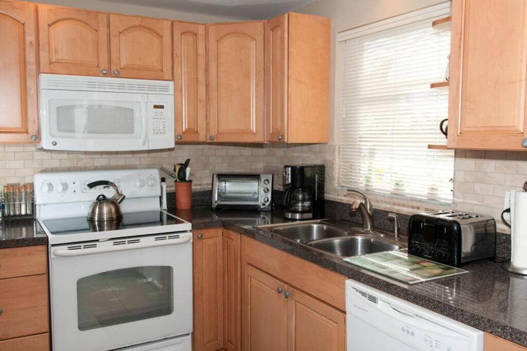 פומפנו ביץ' Aloha Apartments On The Intracoastal-Walk To The Beach מראה חיצוני תמונה