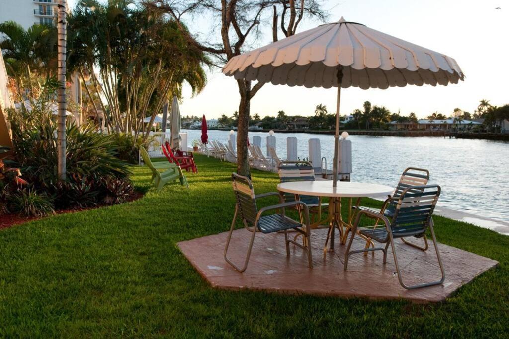 פומפנו ביץ' Aloha Apartments On The Intracoastal-Walk To The Beach מראה חיצוני תמונה